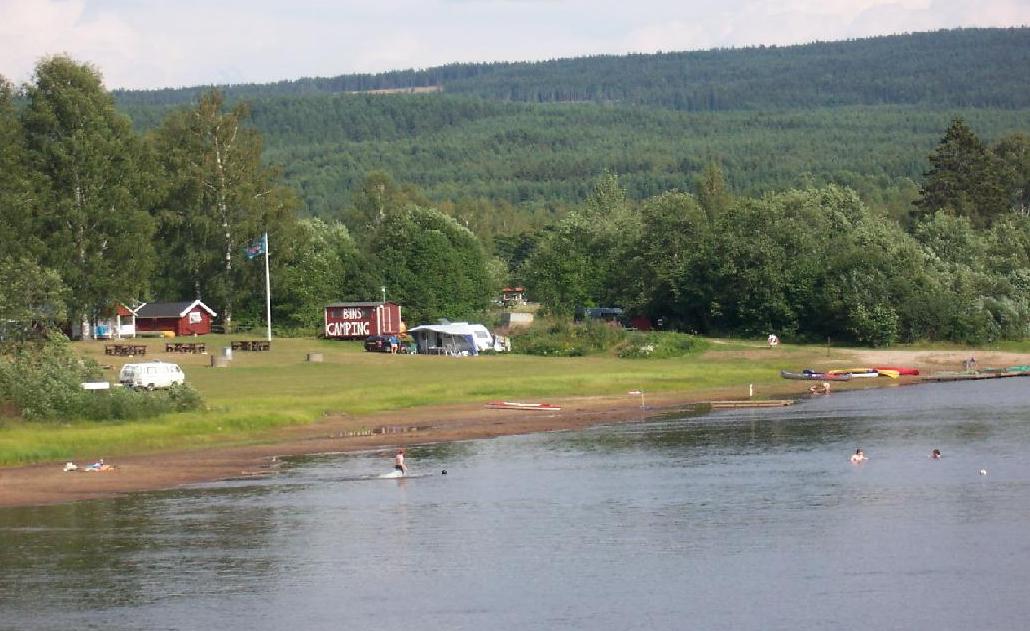 Byns camping, utsikt från bron en sommardag