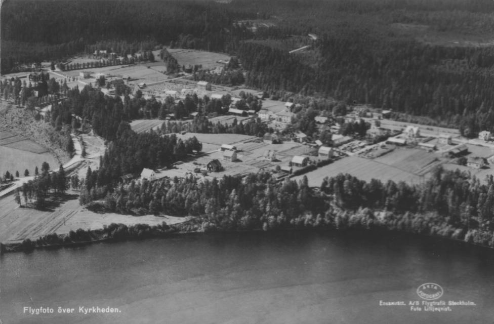 Kortet är från den svart-vita tiden... Förmodligen 1925 - 1930 Vissa hus är dock redan byggda och står kvar ännu idag. Vid älvbrinken syns cementfabriken som sedan länge är nedlagd.